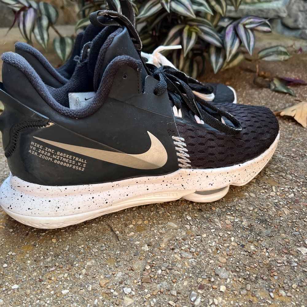 Well loved basketball shoes Air Zoom Witness!